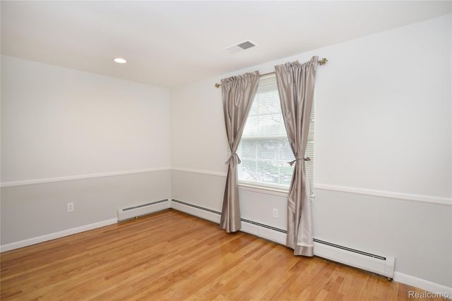 5100 Kings Gate Way, Bloomfield Charter Township, MI 48302