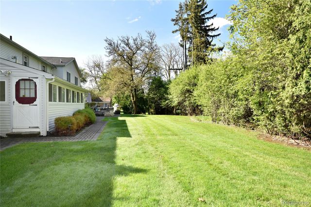 5100 Kings Gate Way, Bloomfield Charter Township, MI 48302