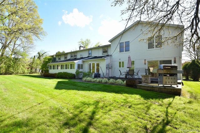 5100 Kings Gate Way, Bloomfield Charter Township, MI 48302