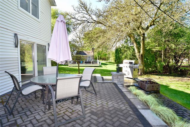 5100 Kings Gate Way, Bloomfield Charter Township, MI 48302