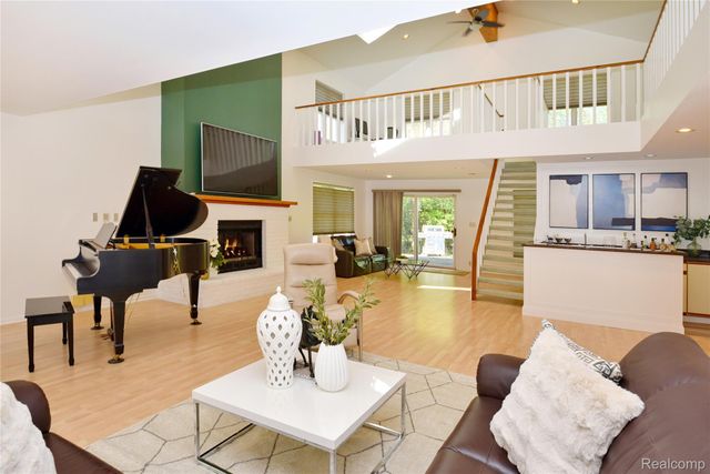 5100 Kings Gate Way, Bloomfield Charter Township, MI 48302