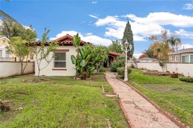 815 W Yosemite, Madera, CA 93637