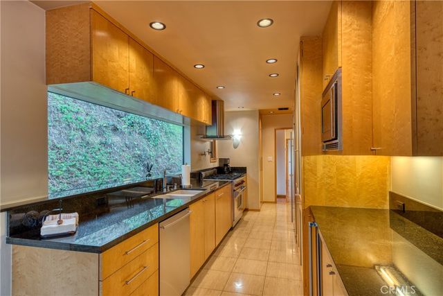 1530 Poppy Peak, Pasadena, CA 91105