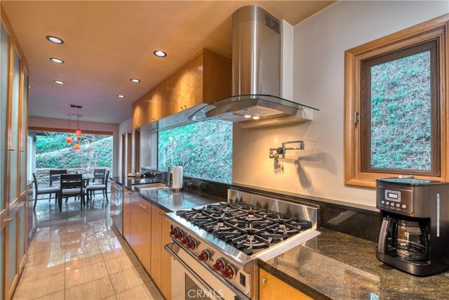 1530 Poppy Peak, Pasadena, CA 91105