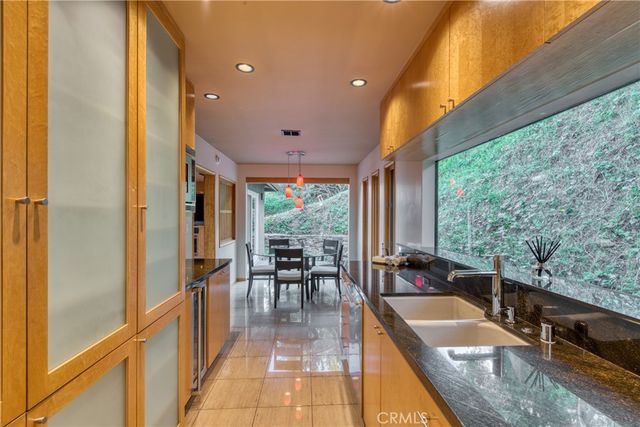 1530 Poppy Peak, Pasadena, CA 91105