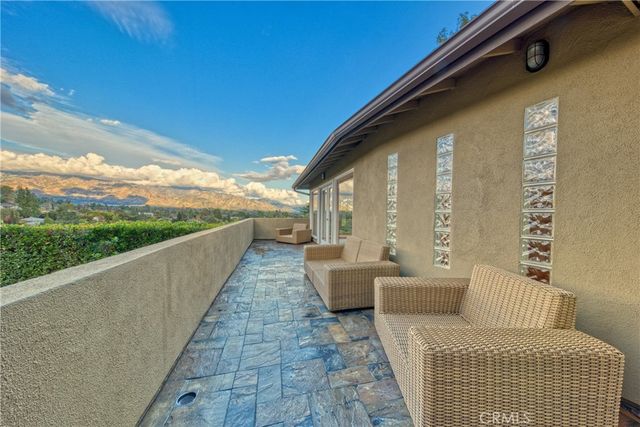 1530 Poppy Peak, Pasadena, CA 91105