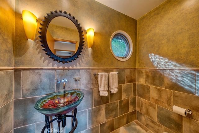 1530 Poppy Peak, Pasadena, CA 91105