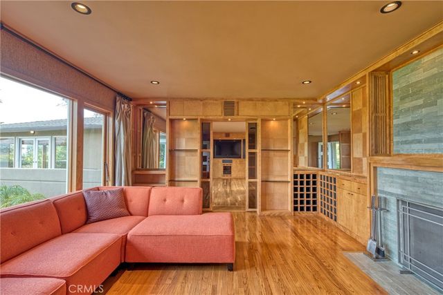 1530 Poppy Peak, Pasadena, CA 91105