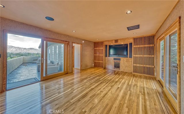 1530 Poppy Peak, Pasadena, CA 91105