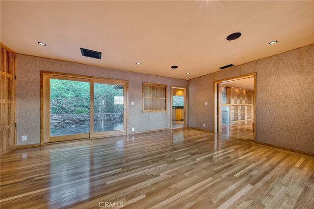 1530 Poppy Peak, Pasadena, CA 91105