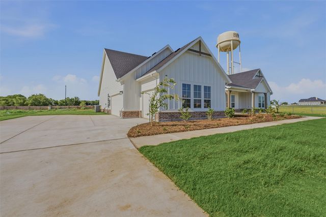 12213 Crystal Drive, Krum, TX 76249