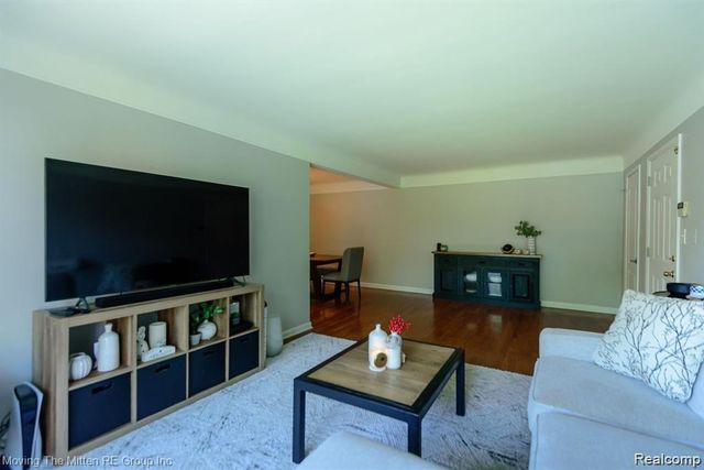 487 N Eton Street B5, Birmingham, MI 48009