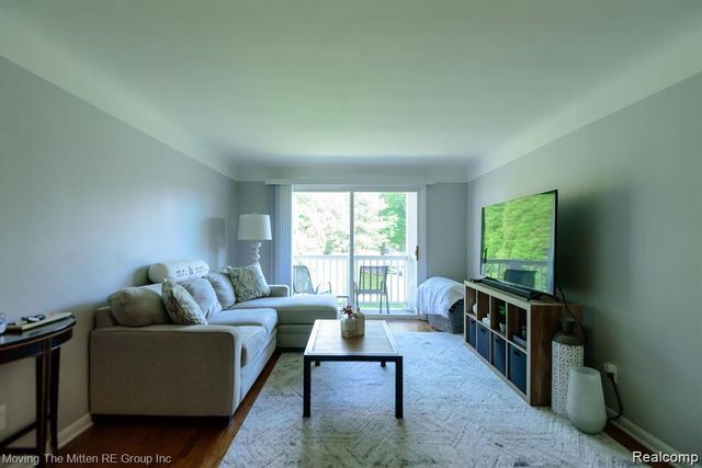 487 N Eton Street B5, Birmingham, MI 48009