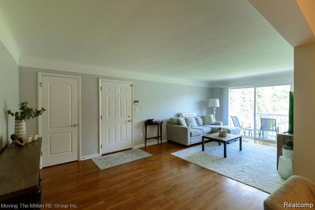 487 N Eton Street B5, Birmingham, MI 48009