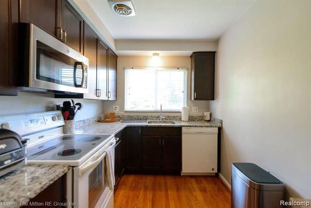 487 N Eton Street B5, Birmingham, MI 48009