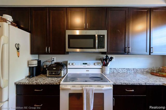 487 N Eton Street B5, Birmingham, MI 48009