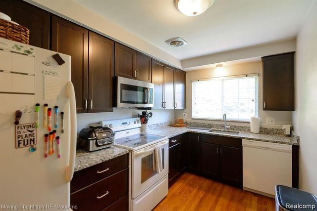 487 N Eton Street B5, Birmingham, MI 48009