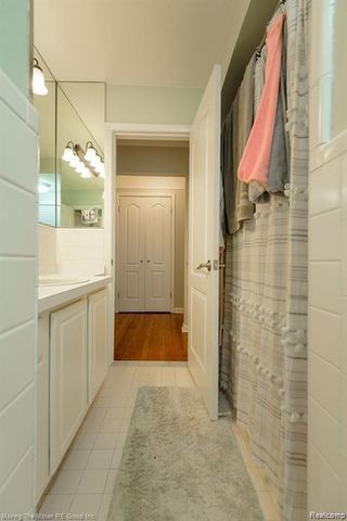 487 N Eton Street B5, Birmingham, MI 48009