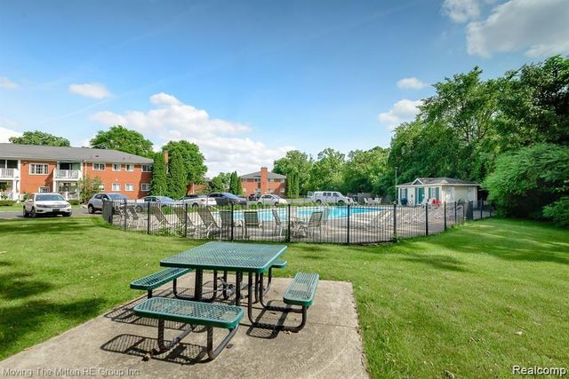 487 N Eton Street B5, Birmingham, MI 48009