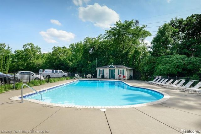 487 N Eton Street B5, Birmingham, MI 48009