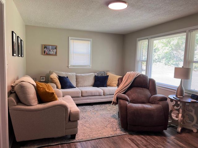 964 Iron Ore Rd, Spartanburg, SC 29303