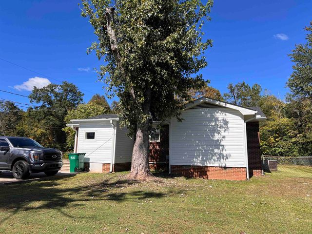 964 Iron Ore Rd, Spartanburg, SC 29303