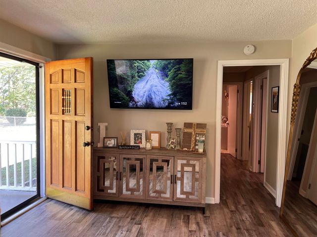 964 Iron Ore Rd, Spartanburg, SC 29303