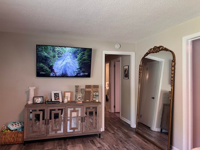 964 Iron Ore Rd, Spartanburg, SC 29303