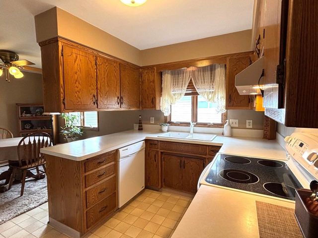 1931 N SUMMIT STREET, Appleton, WI 54914