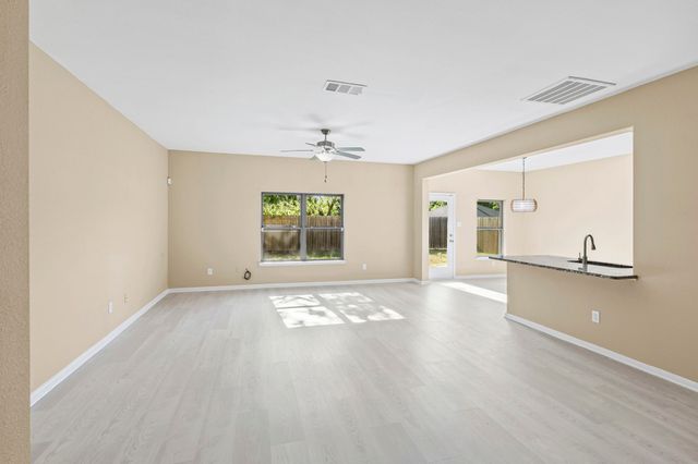 1516 Kinglet Street, Desoto, TX 75115