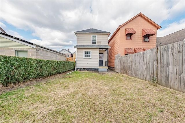 1112 Stieren Ave, Brackenridge, PA 15014