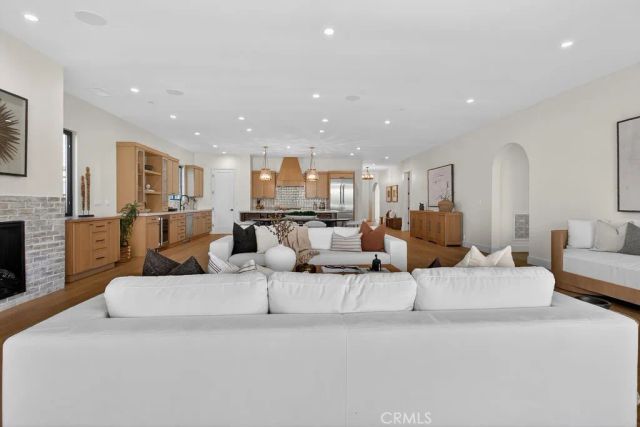 2587 Willo Lane, Costa Mesa, CA 92627