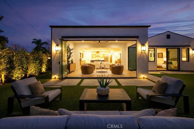 2587 Willo Lane, Costa Mesa, CA 92627