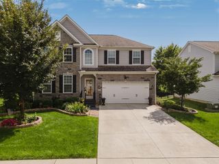 562 Preston Trails Drive, Pickerington, OH 43147