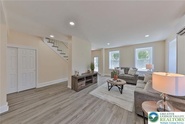 1113 East Emmaus Avenue, Allentown City, PA 18103