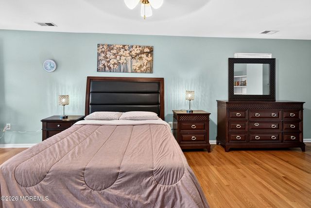 422 Aynsley Court, Morganville, NJ 07751