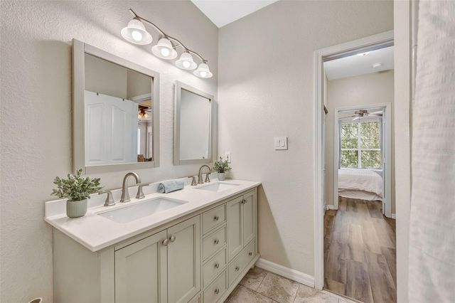 5000 CULBREATH KEY WAY 1-204, Tampa, FL 33611