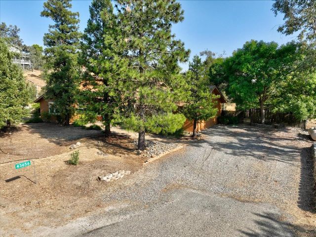 43656 Crystal Cave Circle, Coarsegold, CA 93614