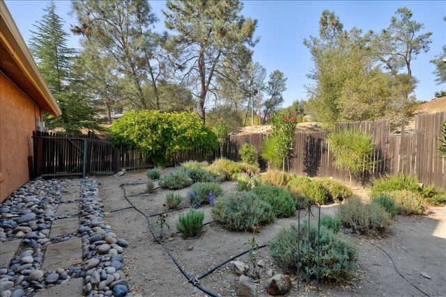 43656 Crystal Cave Circle, Coarsegold, CA 93614