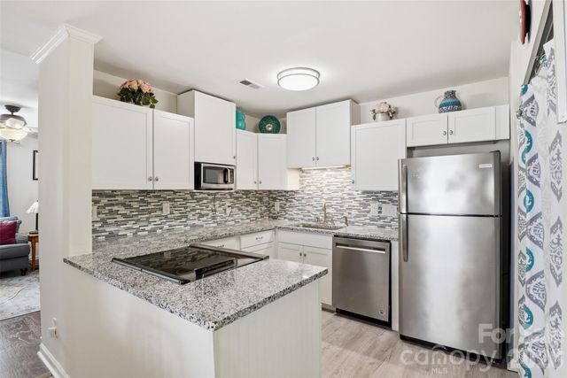 6027 Crape Myrtle Lane, Charlotte, NC 28216