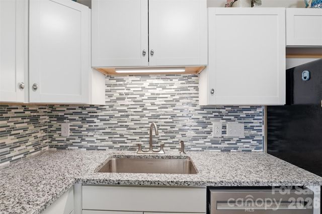6027 Crape Myrtle Lane, Charlotte, NC 28216