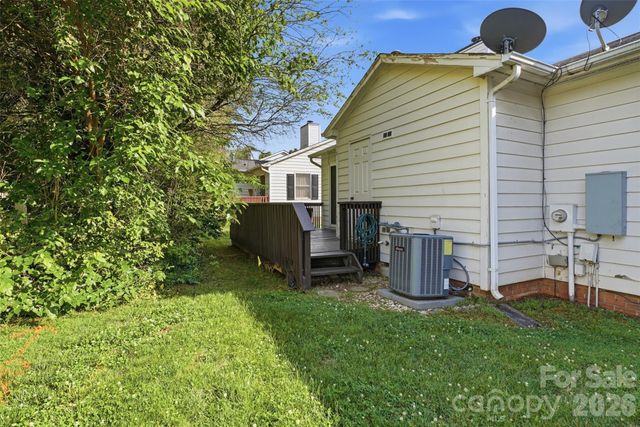 6027 Crape Myrtle Lane, Charlotte, NC 28216