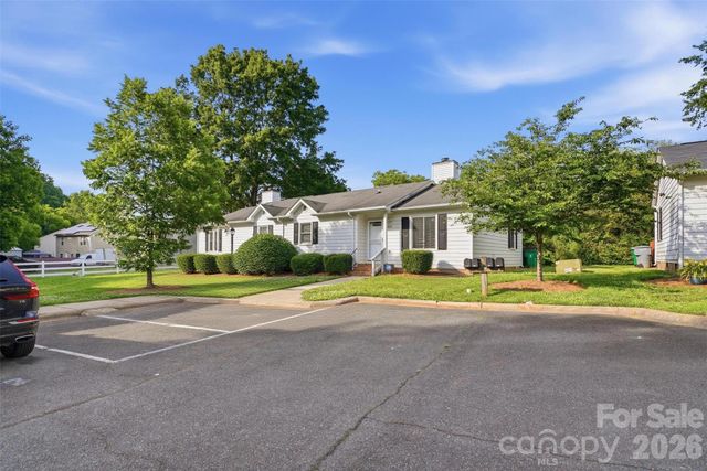 6027 Crape Myrtle Lane, Charlotte, NC 28216