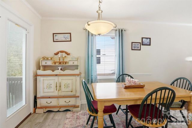 6027 Crape Myrtle Lane, Charlotte, NC 28216