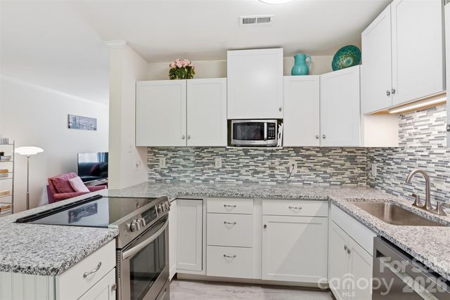 6027 Crape Myrtle Lane, Charlotte, NC 28216