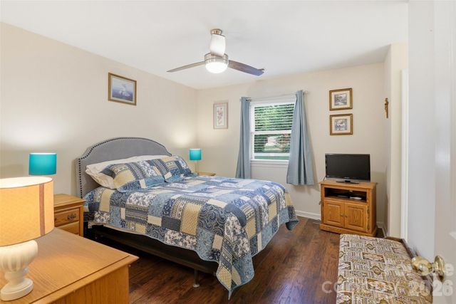 6027 Crape Myrtle Lane, Charlotte, NC 28216