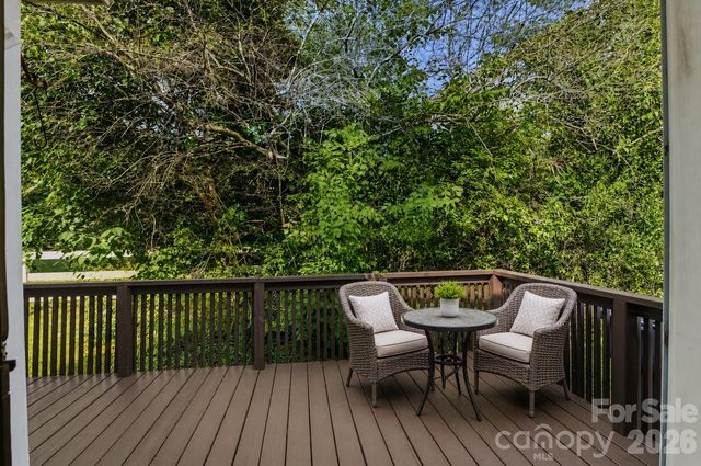 6027 Crape Myrtle Lane, Charlotte, NC 28216