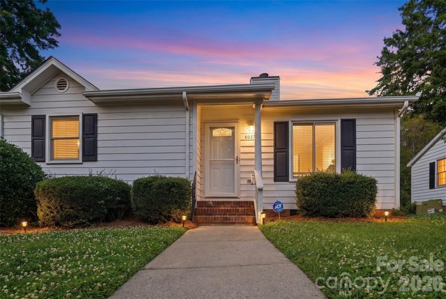 6027 Crape Myrtle Lane, Charlotte, NC 28216