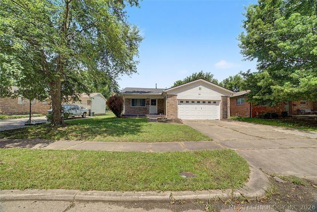 316 N CARLSBAD Street, Owasso, OK 74055