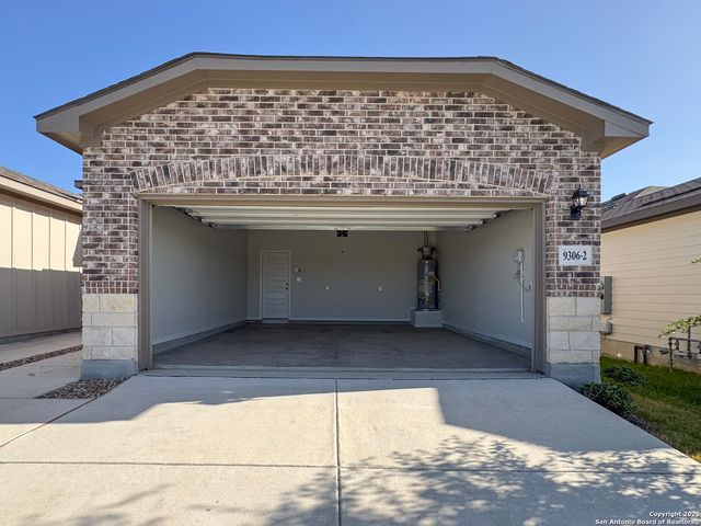 9306 Frio Lndg Unit 1, Converse, TX 78109